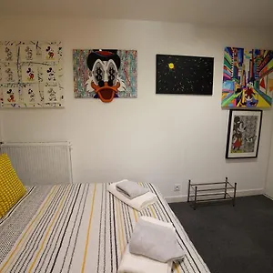  Appartement Pop Artiste Configure En Galerie Dart A 200 M Du Centre Avec Parking Prive Et Securise Gratuit Dans Copropriete